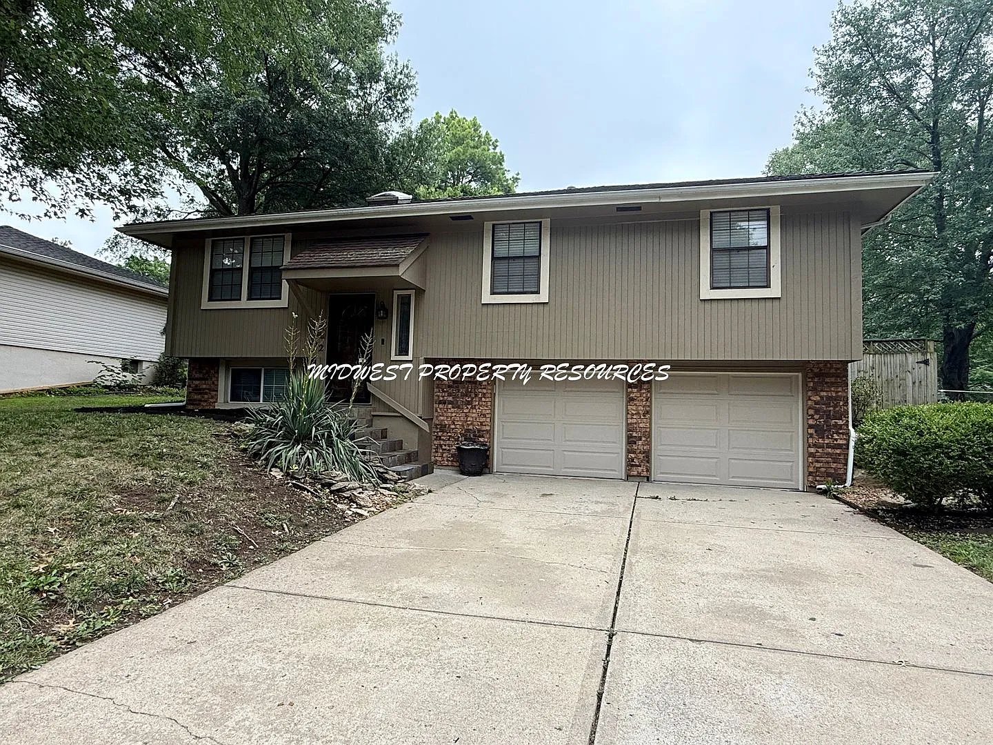 Newly Remodeled 3 Bed, 2.5 Bath Home with Vaulted Ceilings, Finished Basement & Fenced Yard! — Photo 2