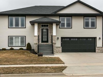 436 Stone Valley Dr, Dubuque, IA, 52003