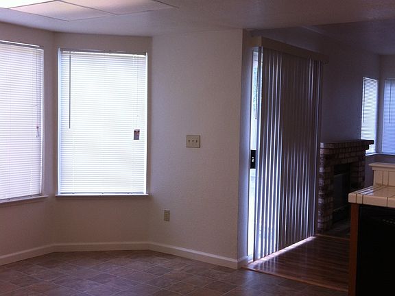 3rd image of 343 Brighton Dr