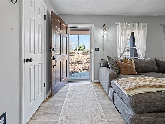 3rd image of 2446 Thrasher Rd