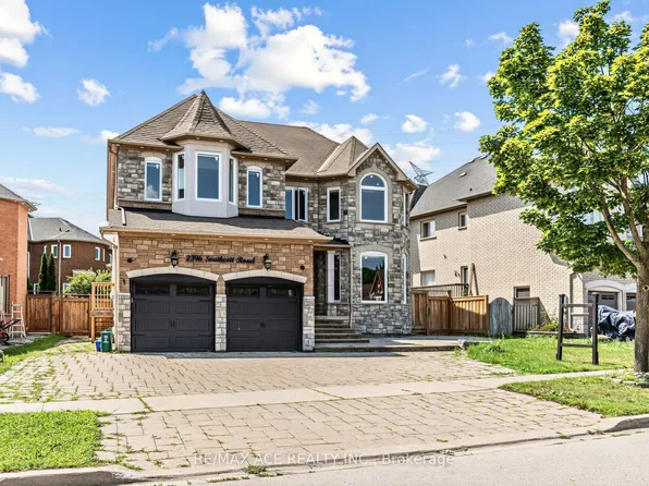 2396 Southcott Rd, Pickering, ON L1X 2T3