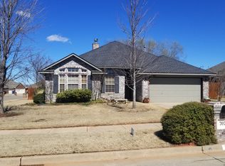 707 E Forest Court Ln, Mustang, OK 73064