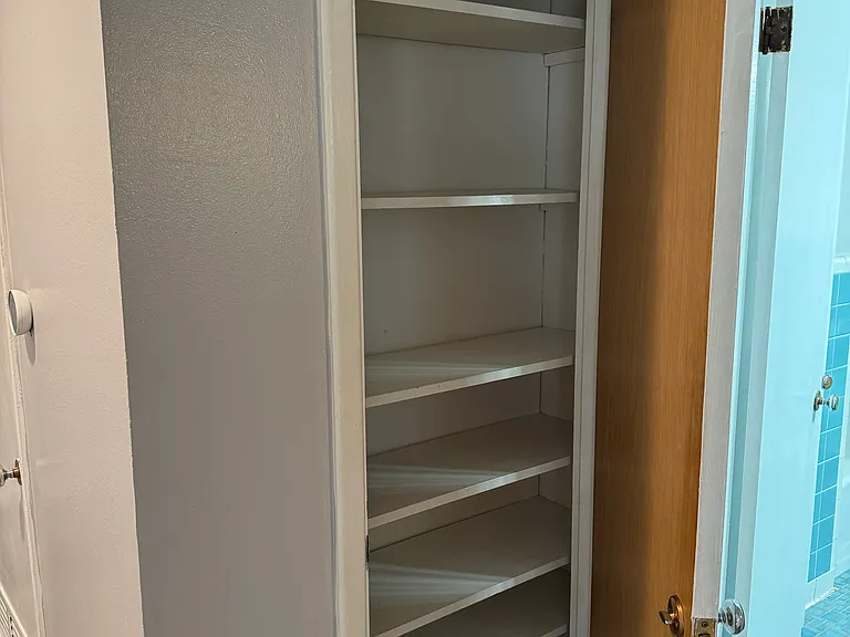906 Locust Dr — Photo 18