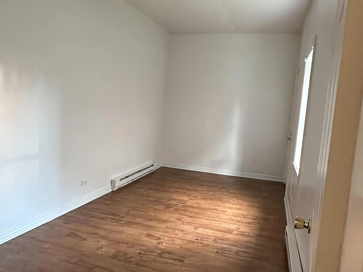 588 W Market St — Photo 2