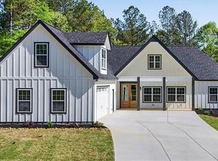 242 Mulberry Ln, Lindale, GA 30147