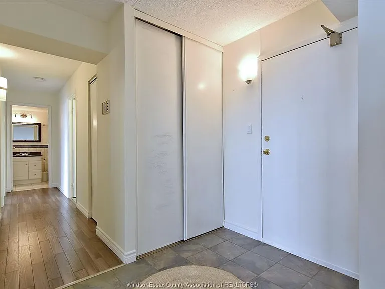 150 Park St W #1812 — Photo 7