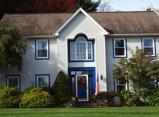 64 Chestnut Ln, Niskayuna, NY 12309