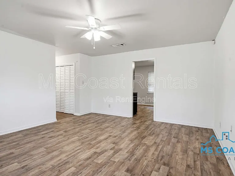 1601 Lewis Ave — Photo 6