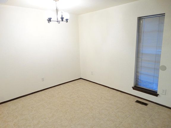 4th image of 10133 Fairfax Ln