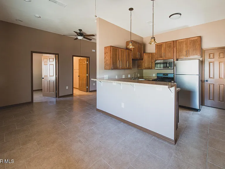 326 Coates Dr #B — Photo 2