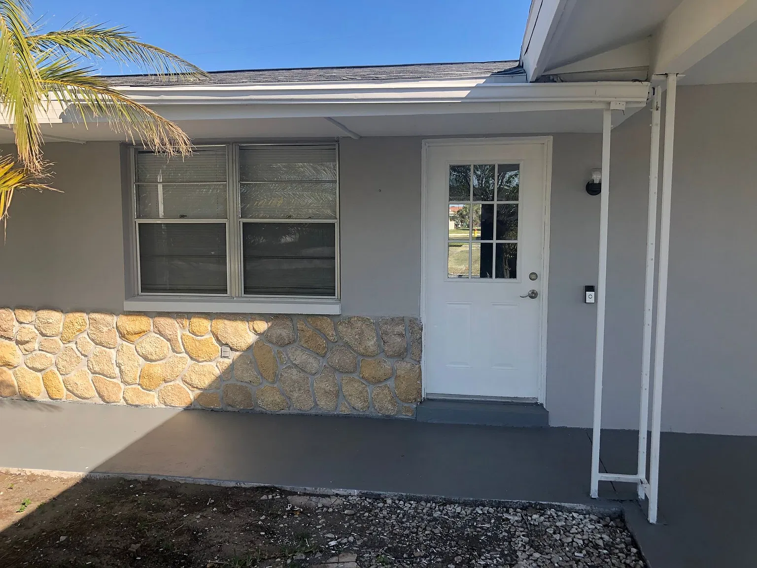 Tudor Dr Duplex — Photo 1