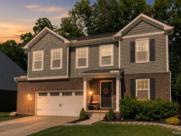 14212 Laurelwood Dr, Belleville, MI 48111