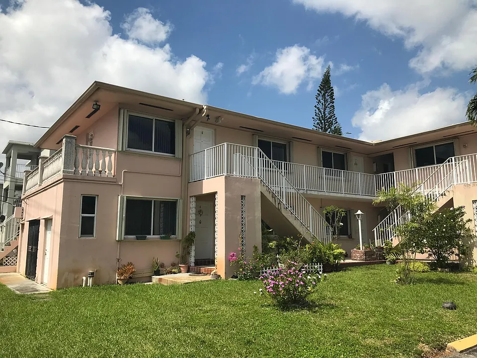 8 units apartment building