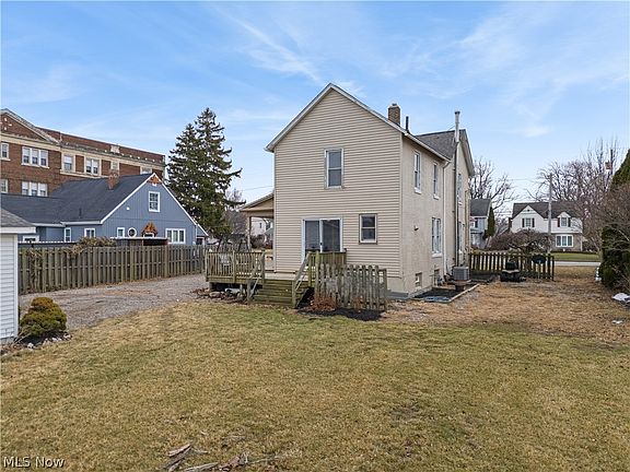 5th image of 2625 E Erie Ave