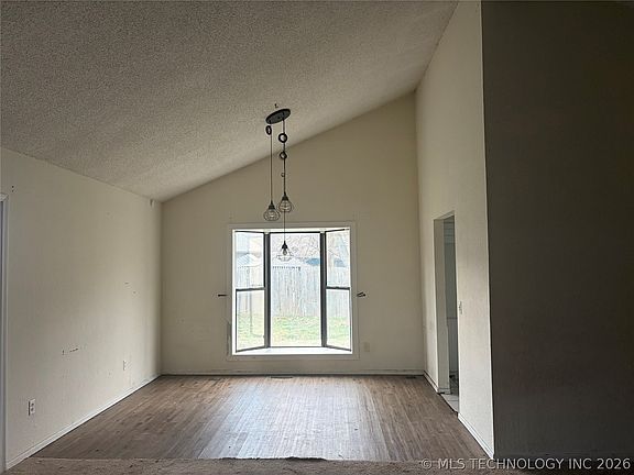 3rd image of 2309 W Jackson St