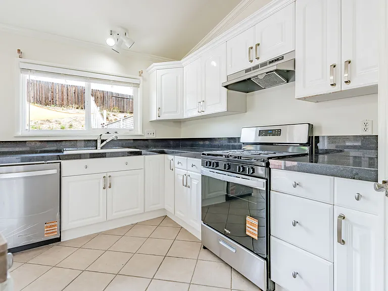 6894 N Auburn Cir — Photo 15
