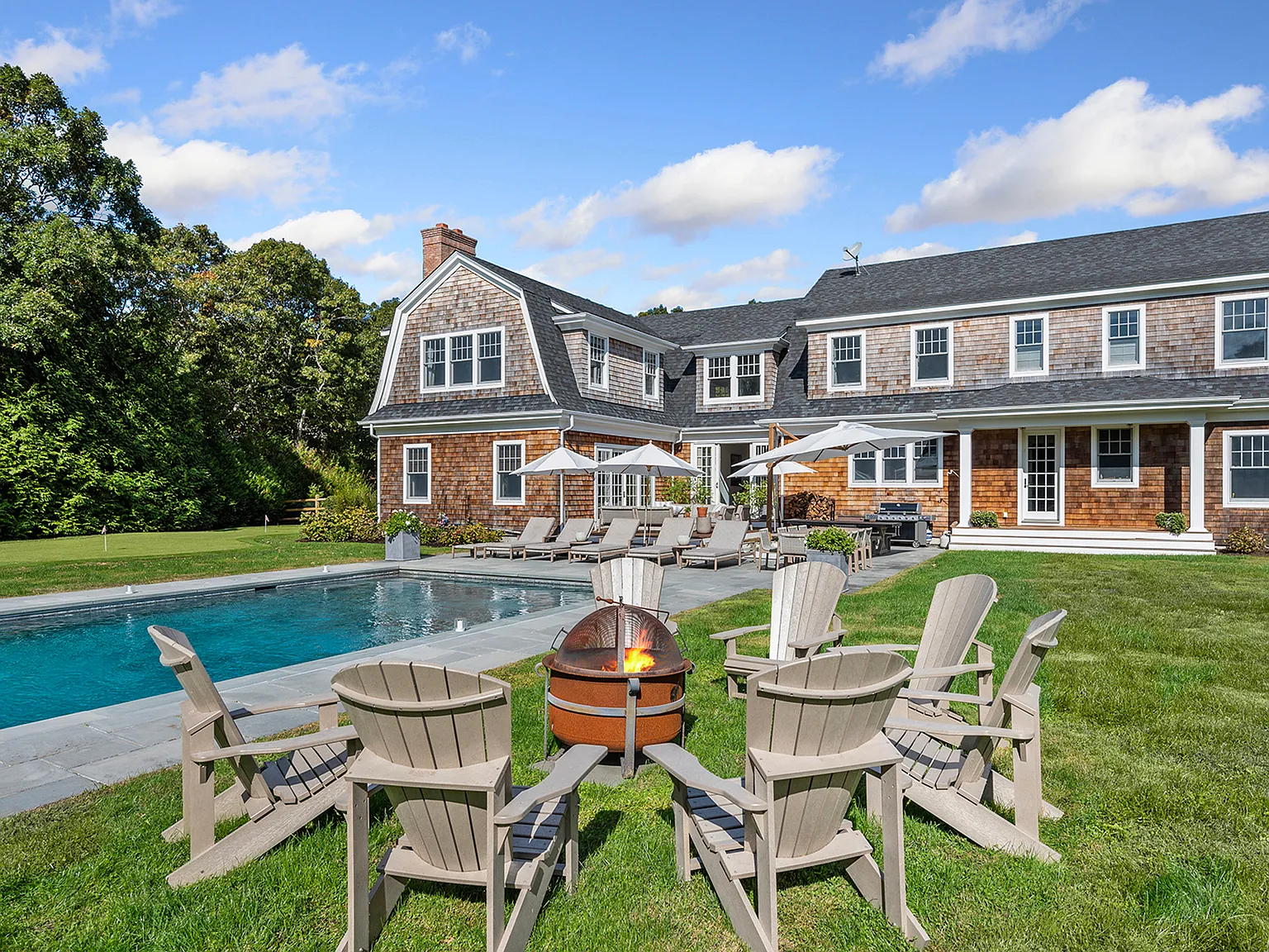 Stunning 8 Bedroom Estate Close to the Water — Photo 2