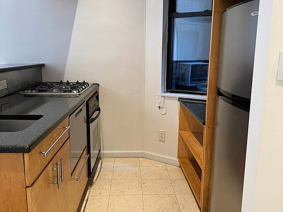 2nd image of 210 E 84th St APT 1B