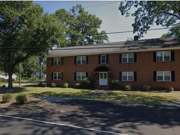 520 3rd St APT 2, Cheraw, SC 29520