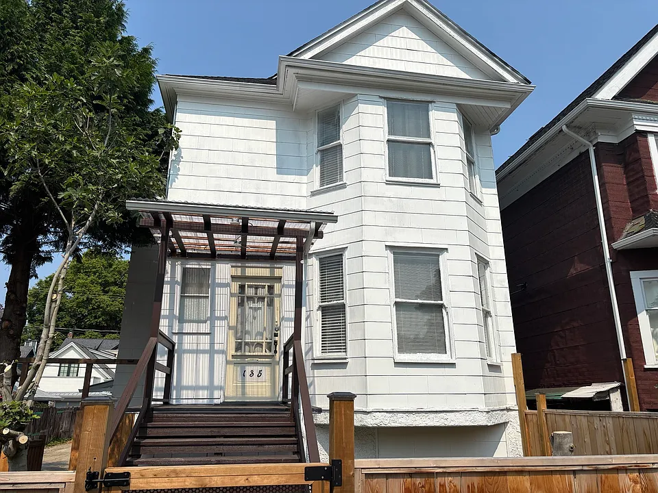 135 W 12th Ave
