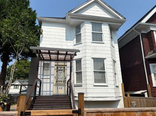 135 W 12th Ave, Vancouver, BC V5Y 1T6