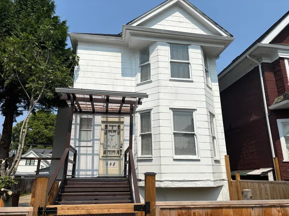 135 W 12th Ave, Vancouver, BC V5Y 1T6
