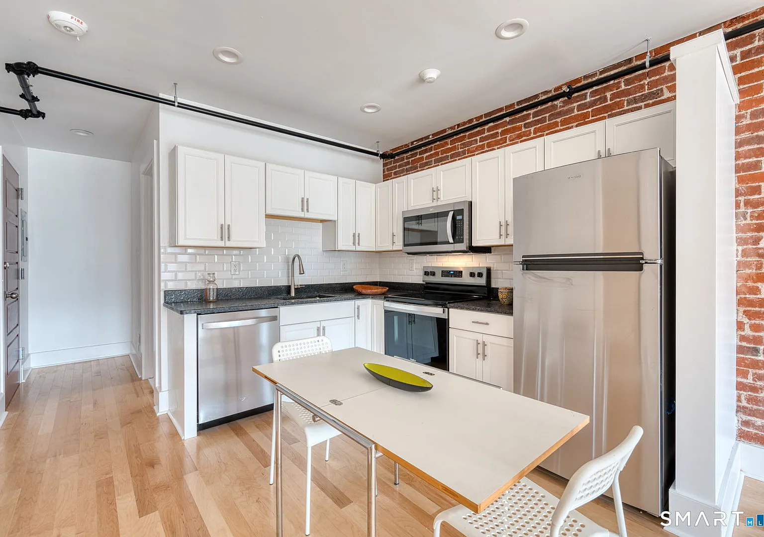 1 bed, 1.0 bath, 17489 sqft, $1,500 — Photo 4