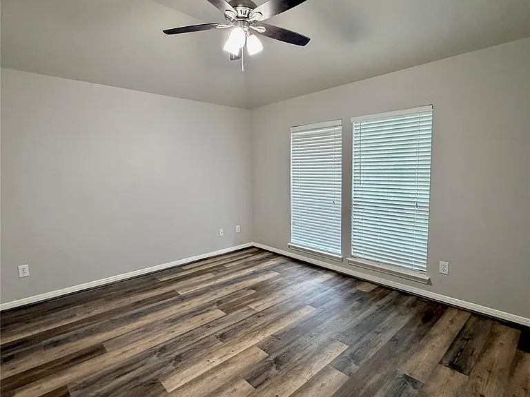 1510 Flanders Field Ln — Photo 13