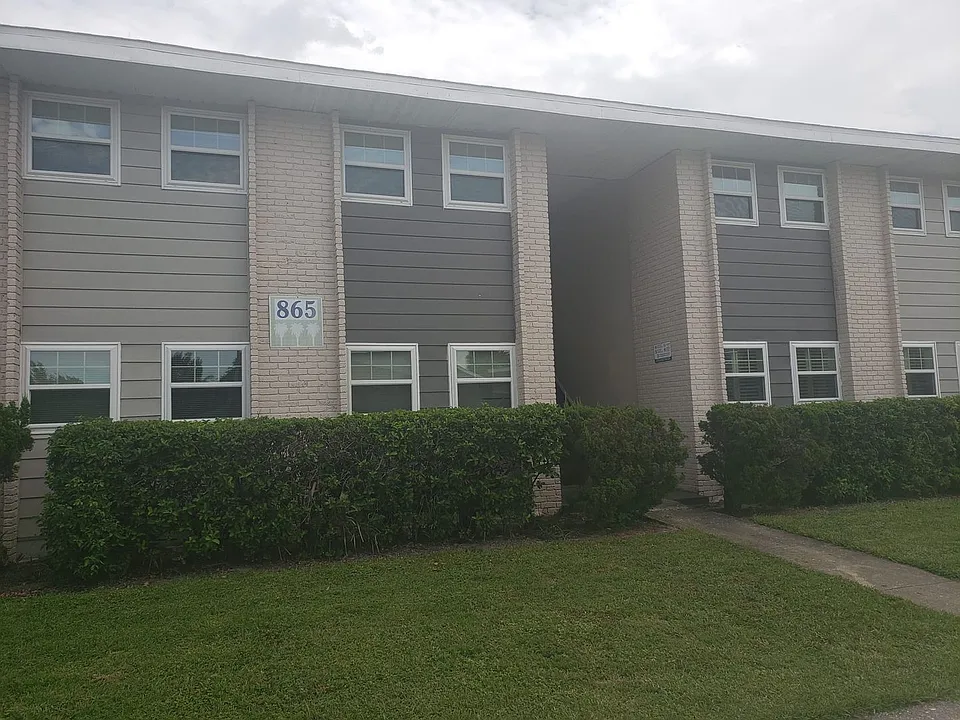 865 Sky Lake Cir #C