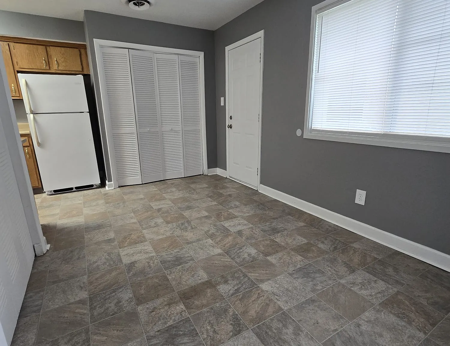 Ep Estates Llc - 1703 — Photo 3
