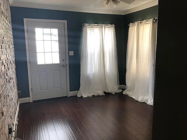 Second bedroom that has door to roof top deck