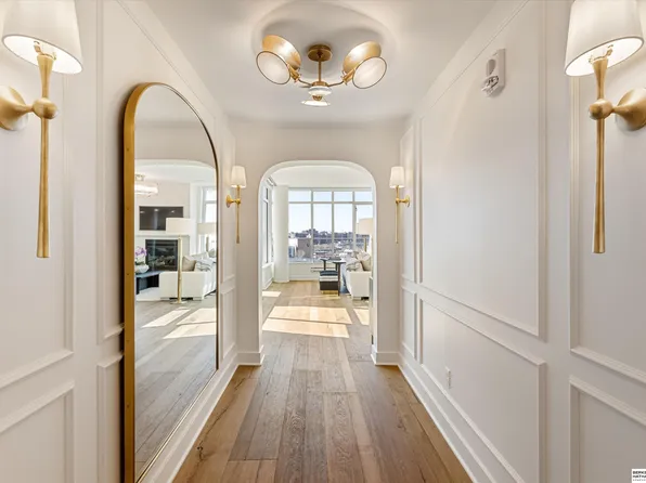 444 Riverfront Plz APT 804, Omaha, NE 68102