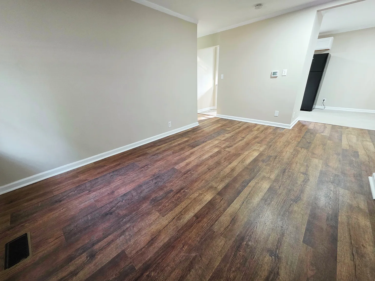 104 Archdale Dr — Photo 3