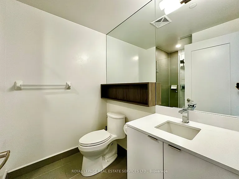 60 Princess St #338 — Photo 8