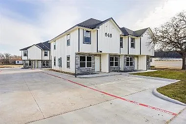 645 N McCart St #645 N MCCART — Photo 3