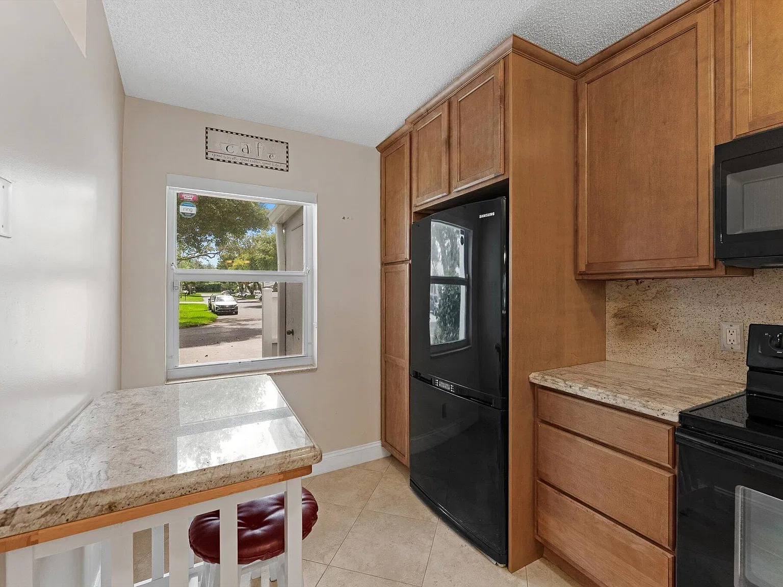 2 bed, 2.0 bath, 1000 sqft, $2,450 — Photo 4