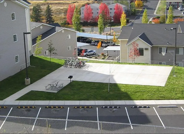 Creekside Apartments — Photo 3