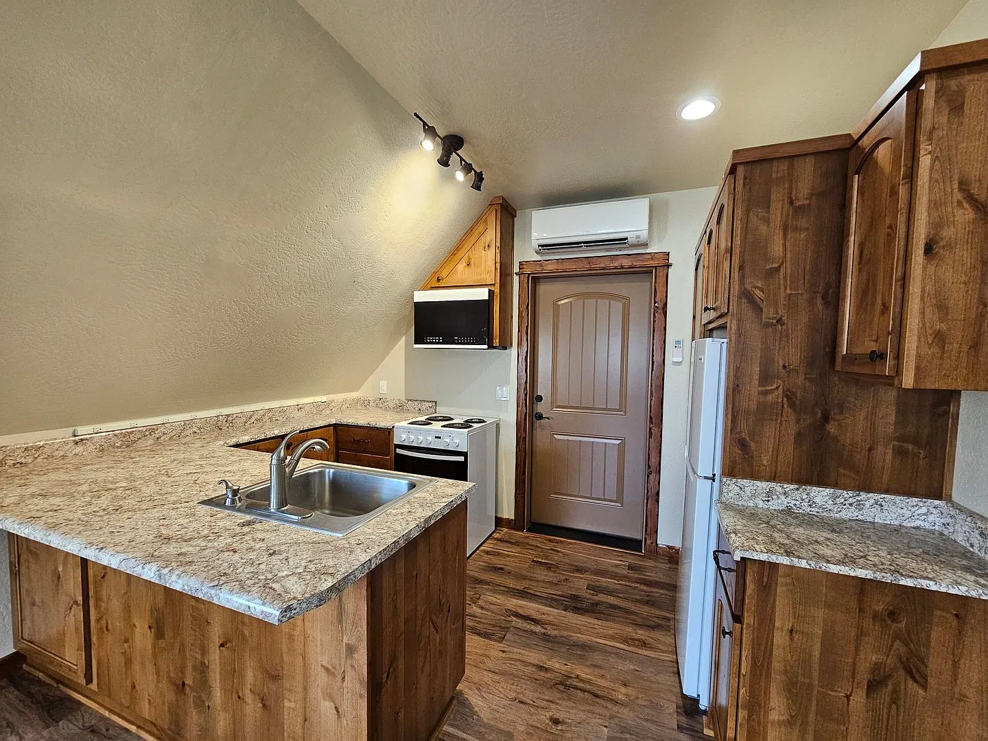 TT2406 — Photo 3