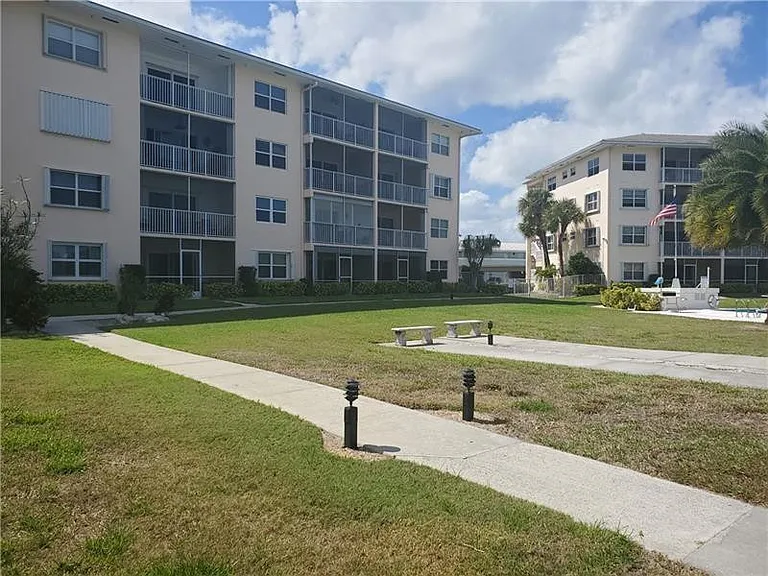 230 N Federal Hwy #106 — Photo 20