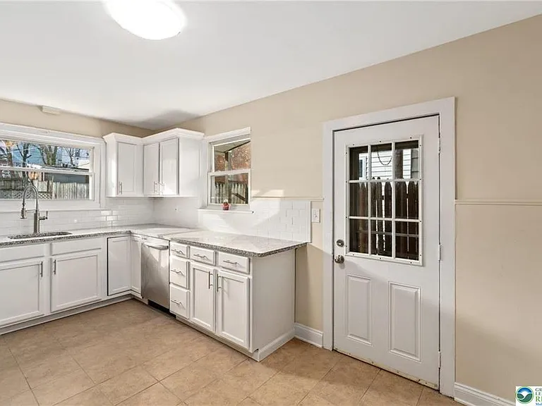 528 N Mohr St — Photo 12