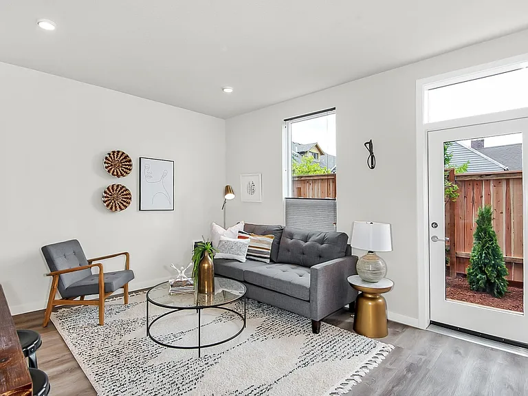 Julian Apartments — Photo 15