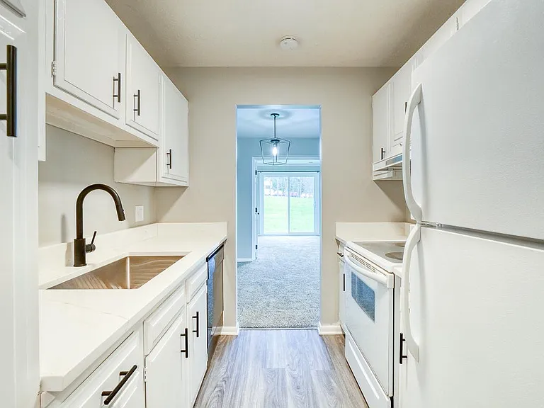 1675 Cedarwood Dr #B — Photo 16