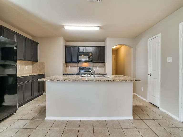 2302 Tombstone Rd — Photo 6