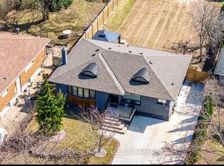 26 Hillgarden Rd, Saint Catharines, ON L2T 2W6