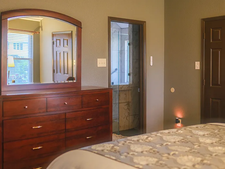 1806 Walnut Hills Ln — Photo 15