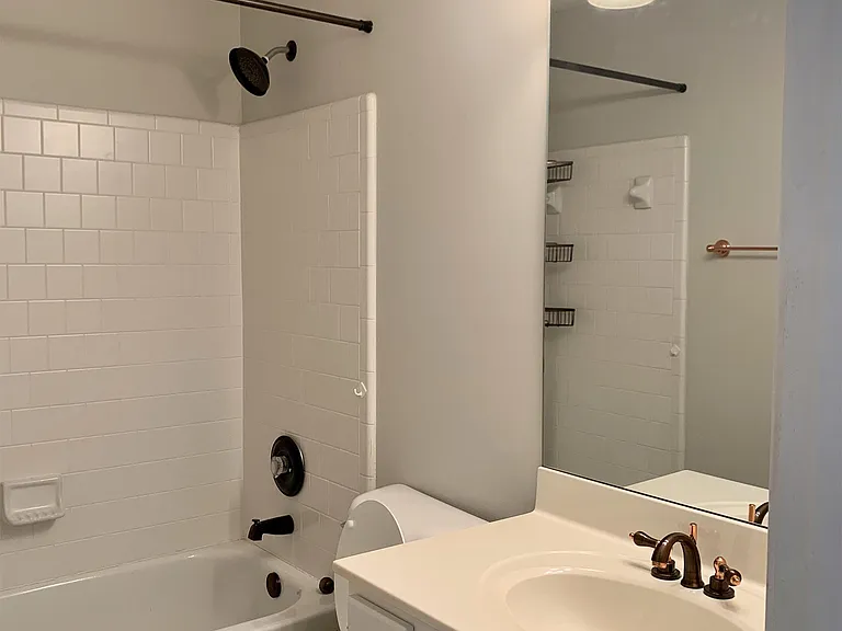 485 Chippenham Ct — Photo 20