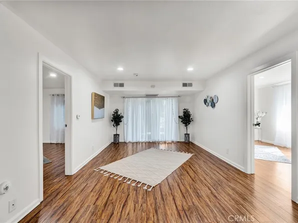 7254 Vassar Ave APT 102, Canoga Park, CA 91303