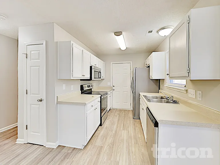 8009 Vermilion Dr — Photo 8