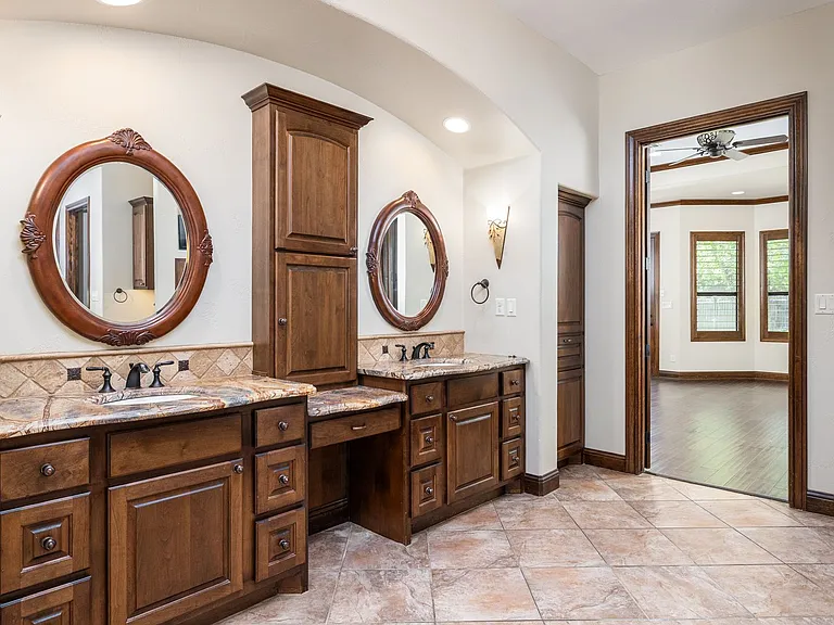 9900 Winding Oak Cir — Photo 18