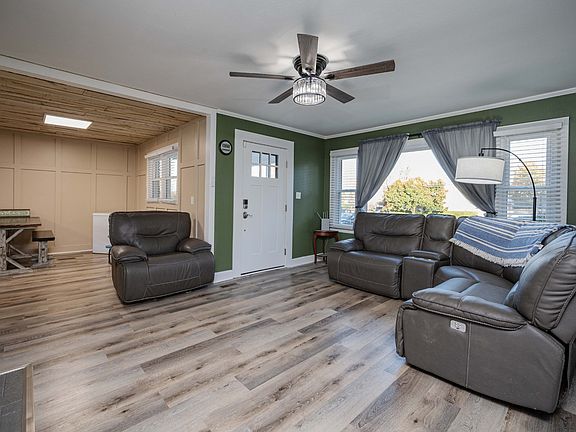 4th image of 103 Sunset Dr